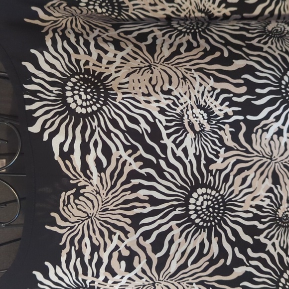 Loft Top Blouse Iced Floral Print Women's Size M Medium Black White VGC NICE - Picture 3 of 12